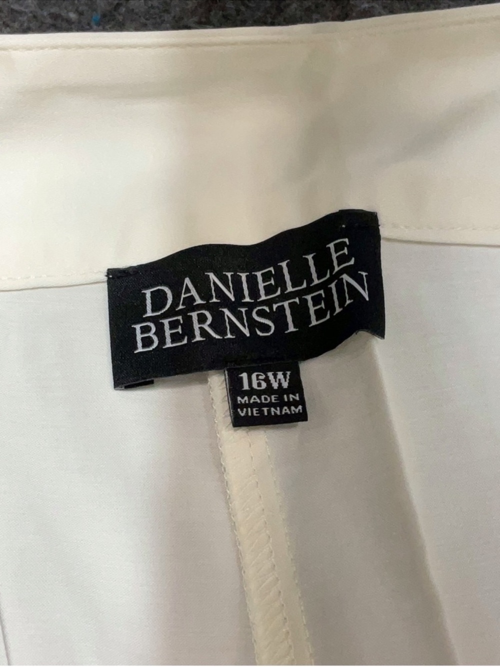 Danielle Bernstein Ivory Stretch Shorts 16W High Rise Cotton Blend NWT - Picture 3 of 4